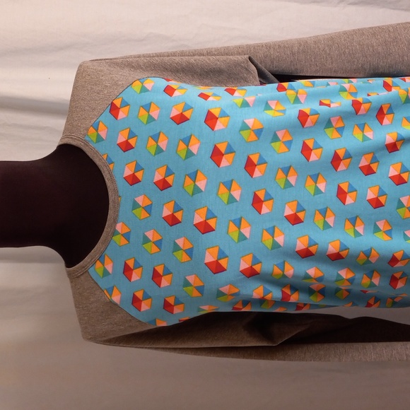 LuLaRoe M Randy Tee Shirt 3/4 Sleeve Blue Geometric Grey - Picture 2 of 8